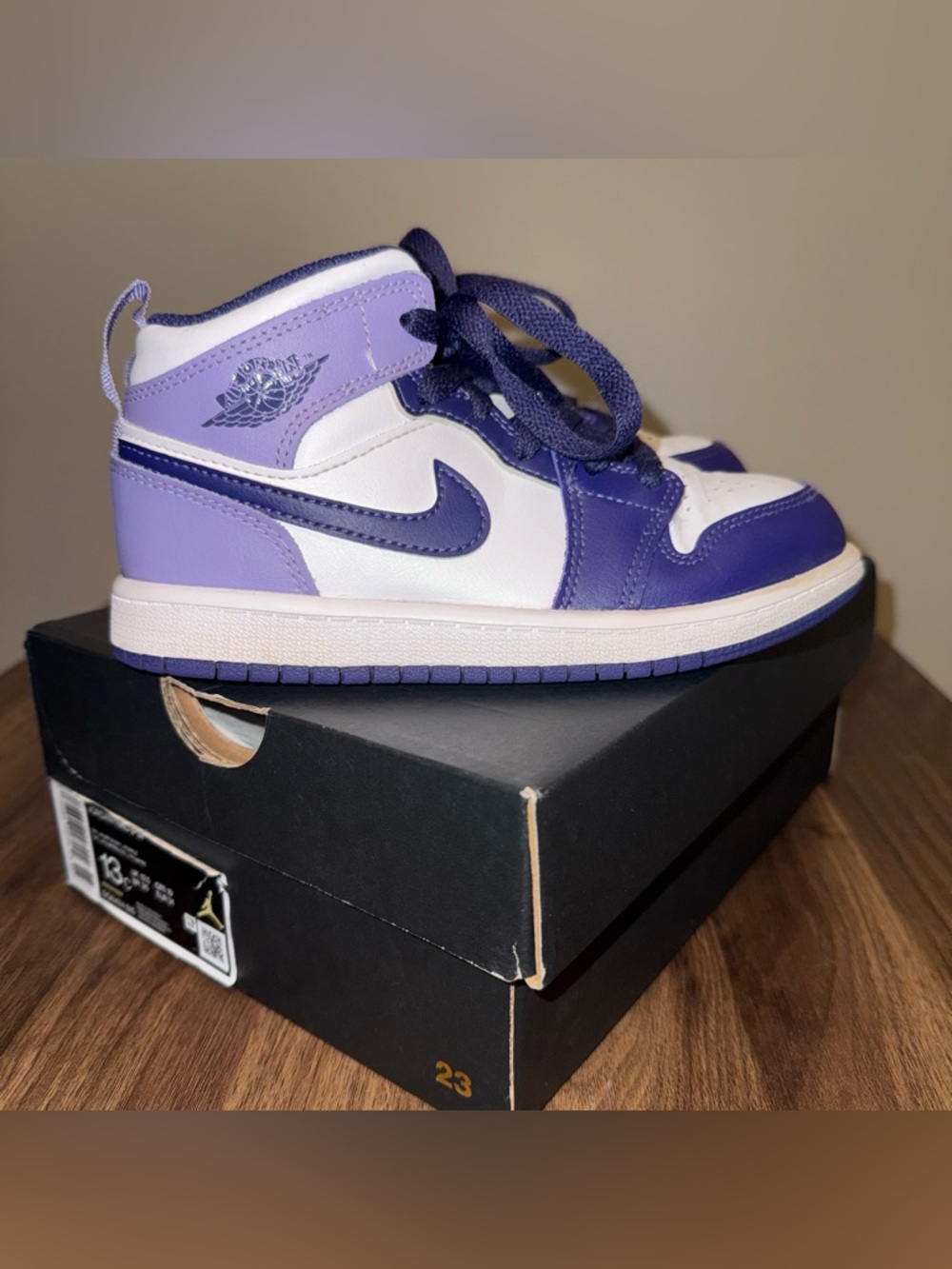 Air Jordan 1 Mid white purple kids size 13c